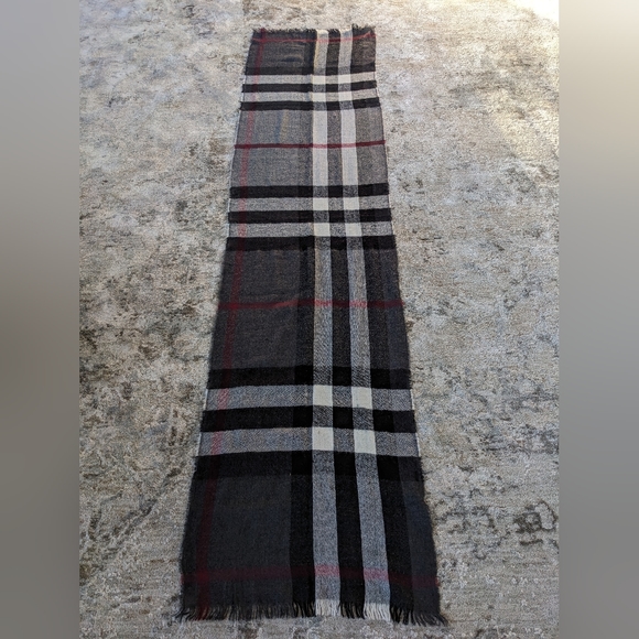 Burberry Check Cashmere Scarf - EUC - Picture 2 of 9